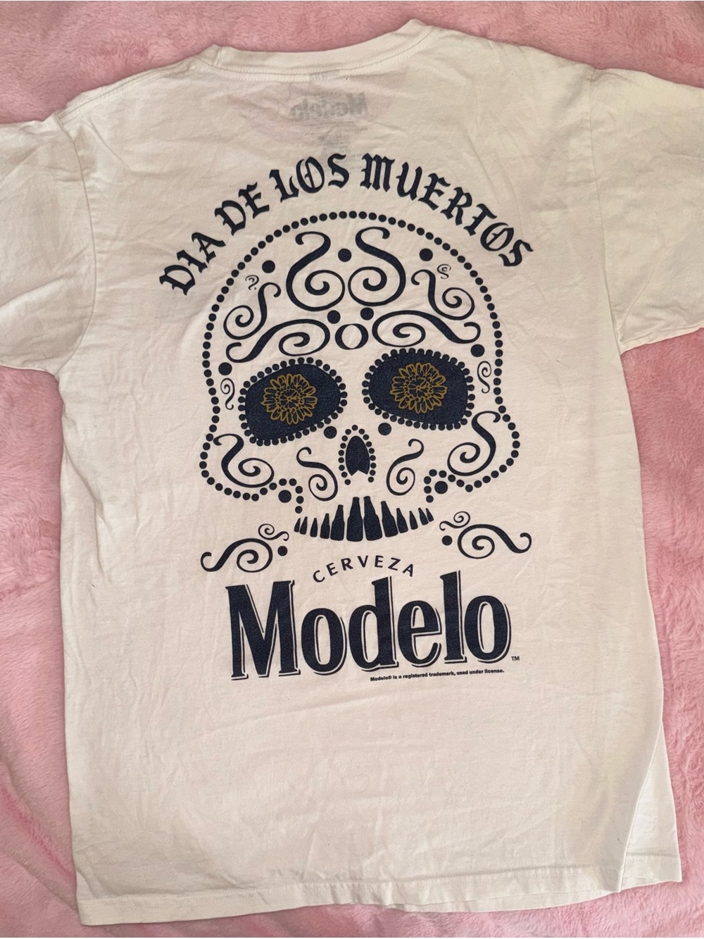 Cerveza Modelo Dia de Los Muertos Sugar Skull White Graphic Tee M